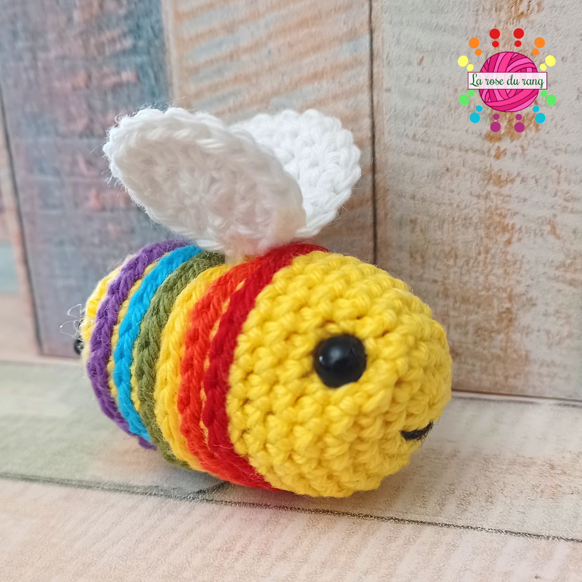 Patron amigurumi petite abeille La rose du rang