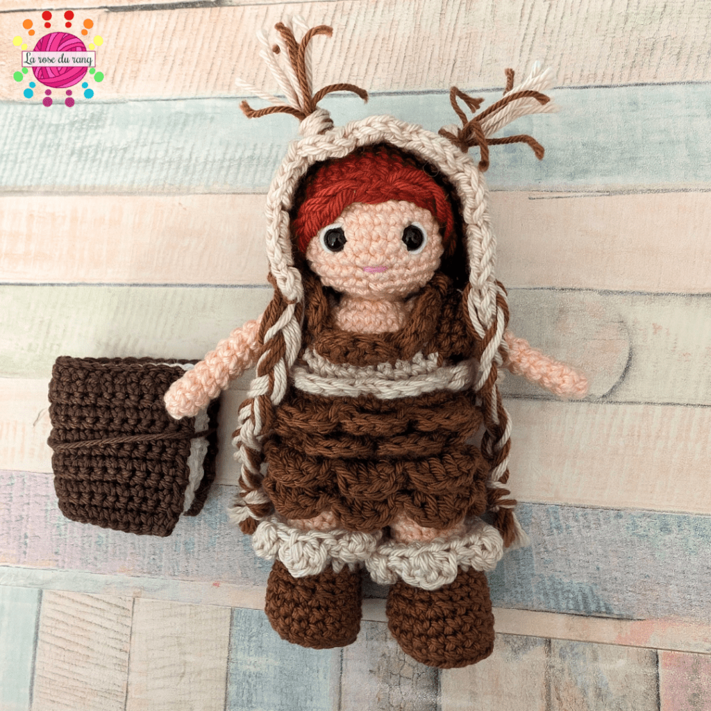 Fantasy Cosplay Crochet Adventures amigurumi doll pattern "The Lore Keeper" by La rose du rang