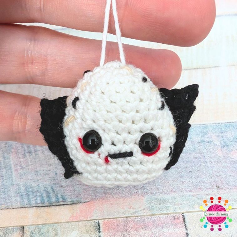 Tiny onigri amigurumi La rose du rang Halloween CAL
